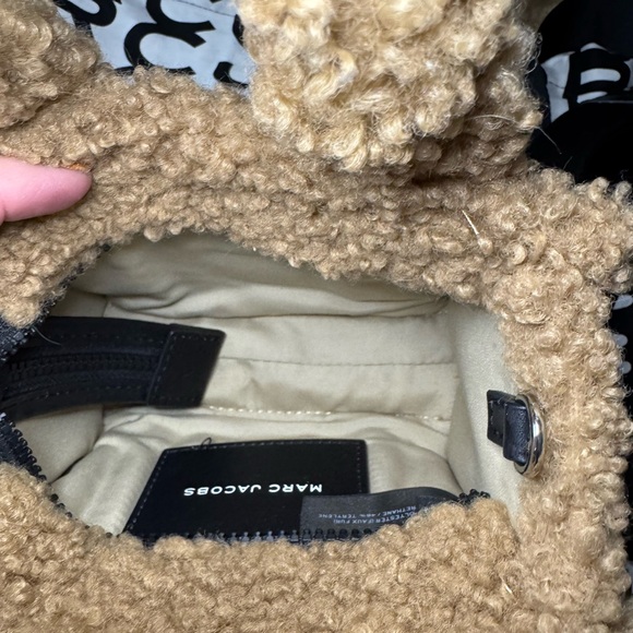 MARC JACOBS The Teddy Crossbody Tote Bag Mini - Picture 9 of 11